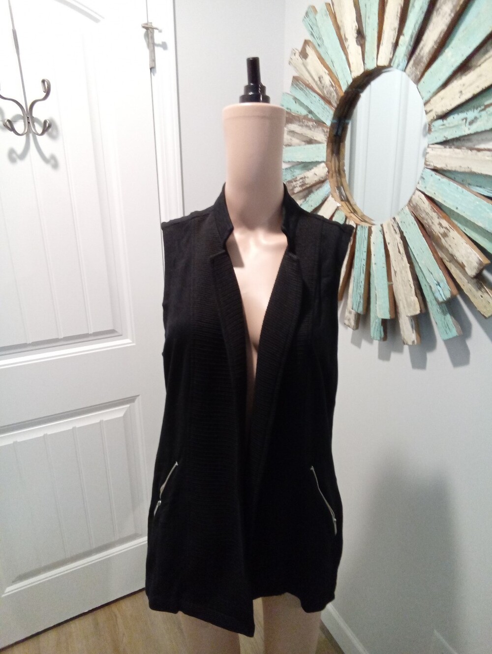 Chico's Size 1=M Black Textured Vest with Zippered Pockets Longer Length